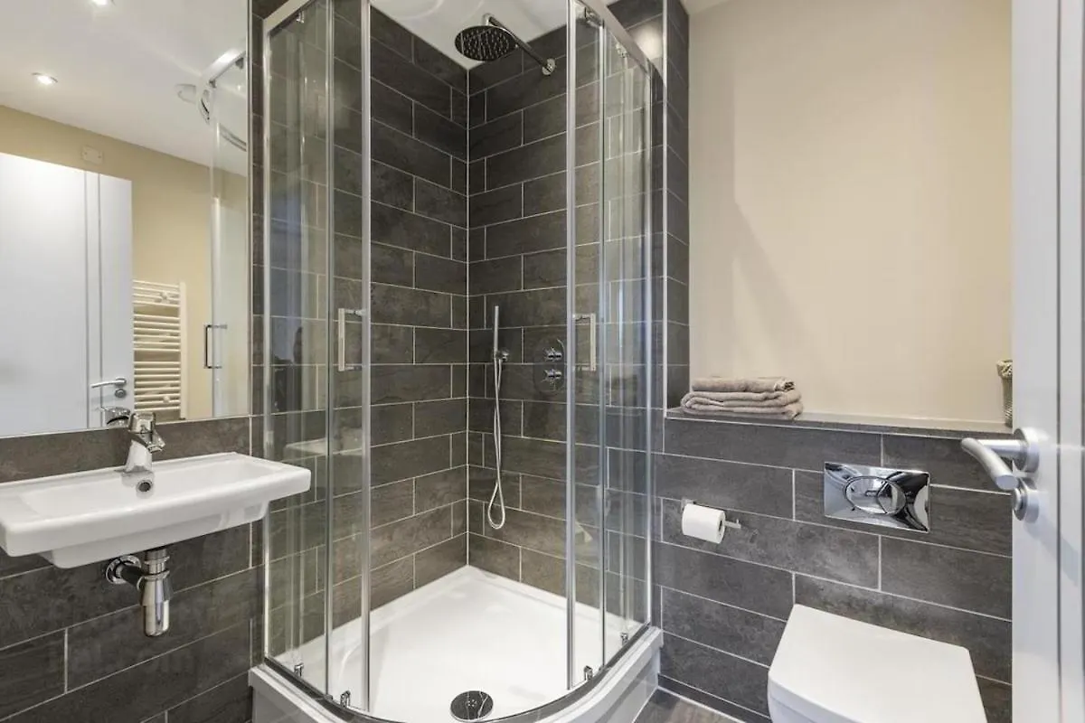 Belfast City Centre, Sleeps 6 I Long Stay 영국